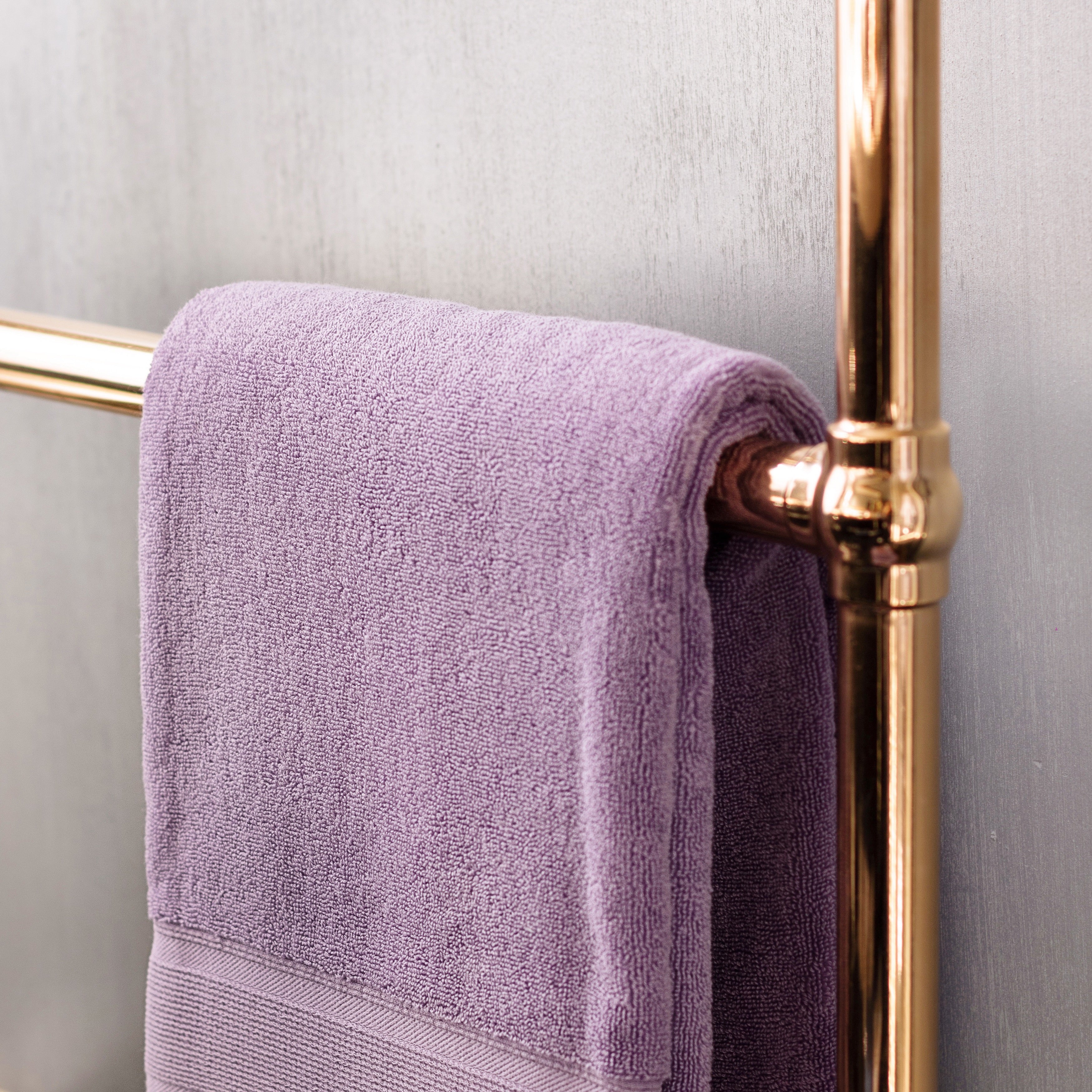 From Heated Towel Racks to Lighting Plan, Five Airbnb Decoration Hacks You Need to Know About