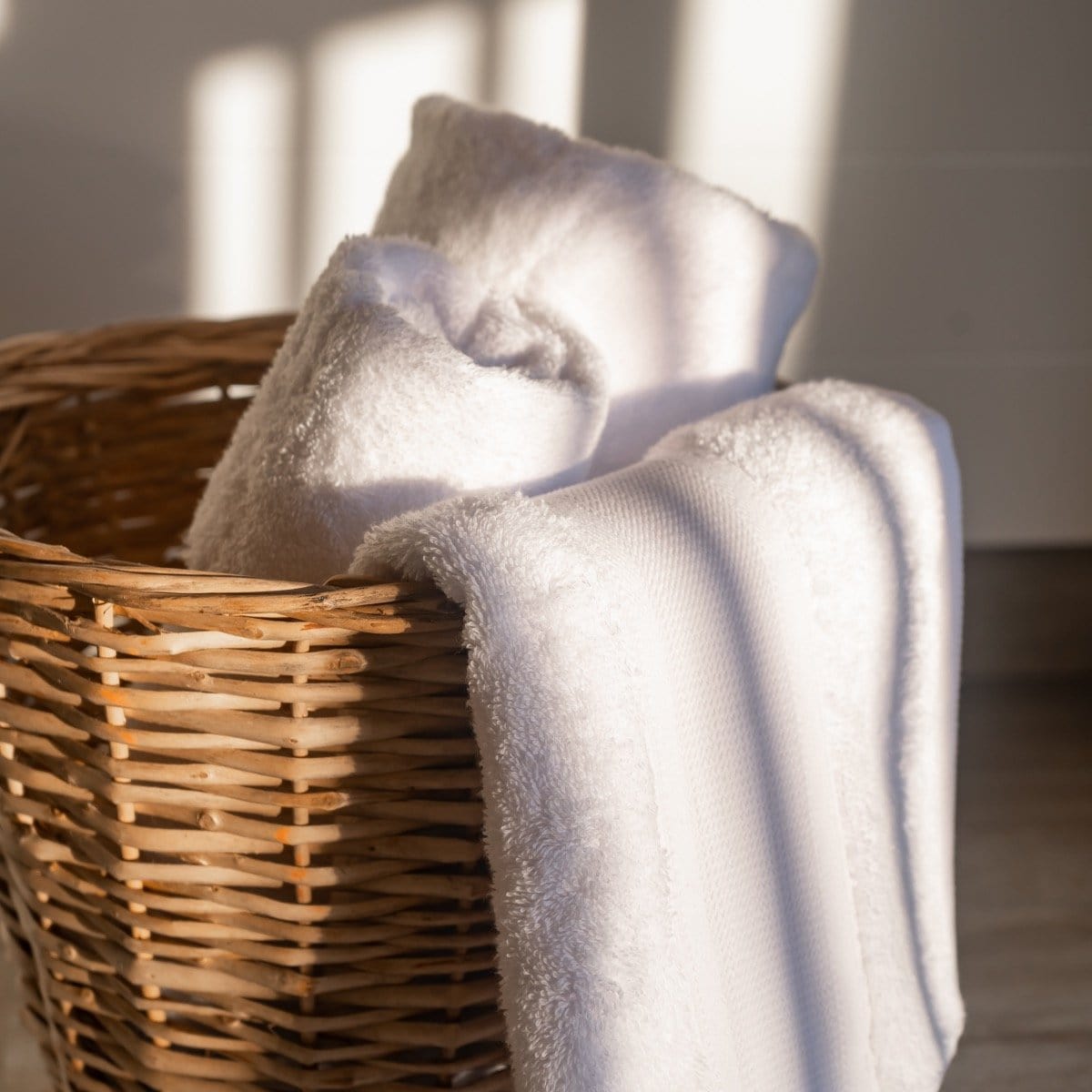 Premium-White-Towels-by-Luzia