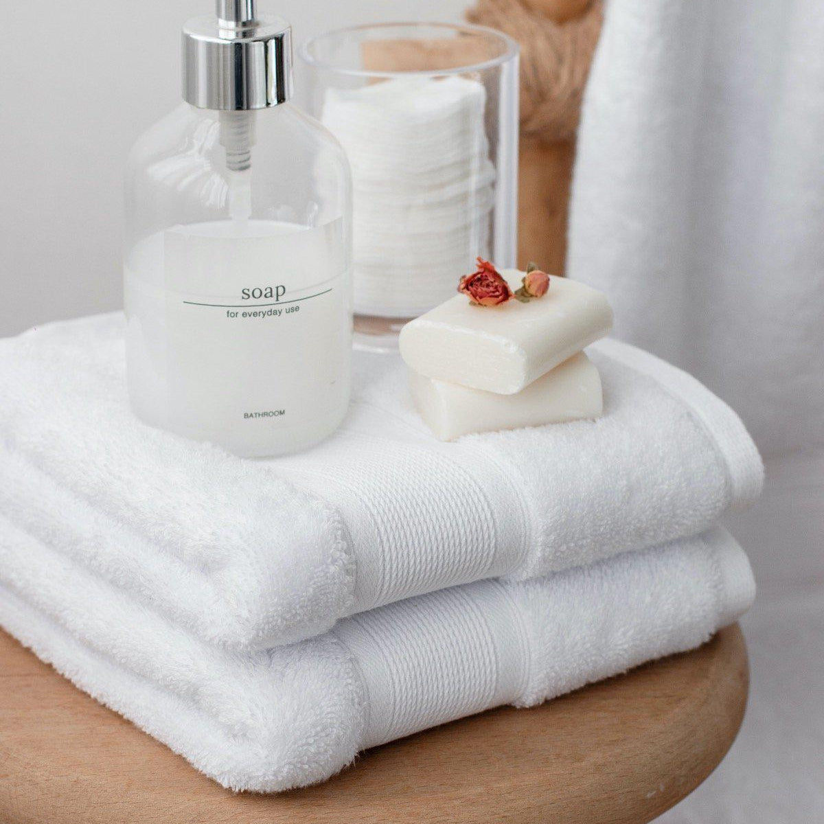 https://luziastore.com/cdn/shop/products/luzia-premium-towels-white-bath-hand-washcloth-4.jpg?v=1691876925&width=1200